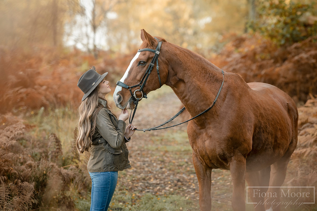 Equine portrait by equestrian photographer fiona moore photography - west midlands - Autumn photoshoot - golden leaves - cosy jumpers - October September Winter