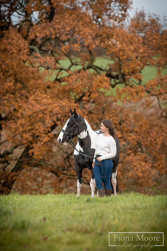 Equine portrait by equestrian photographer fiona moore photography - west midlands - Autumn photoshoot - golden leaves - cosy jumpers - October September Winter